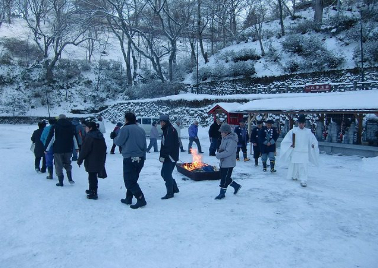 南部神社「墨付けどんと」まつり