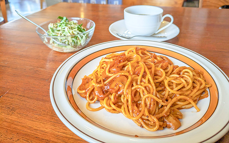 地域に愛される味｜喫茶待月で味わう名物ナポリタンと挽きたてコーヒーをどうぞ