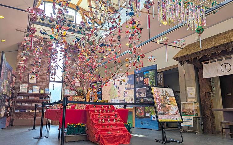 遠野町家のひなまつり|道の駅遠野風の丘のつるし雛(瑞木雛)